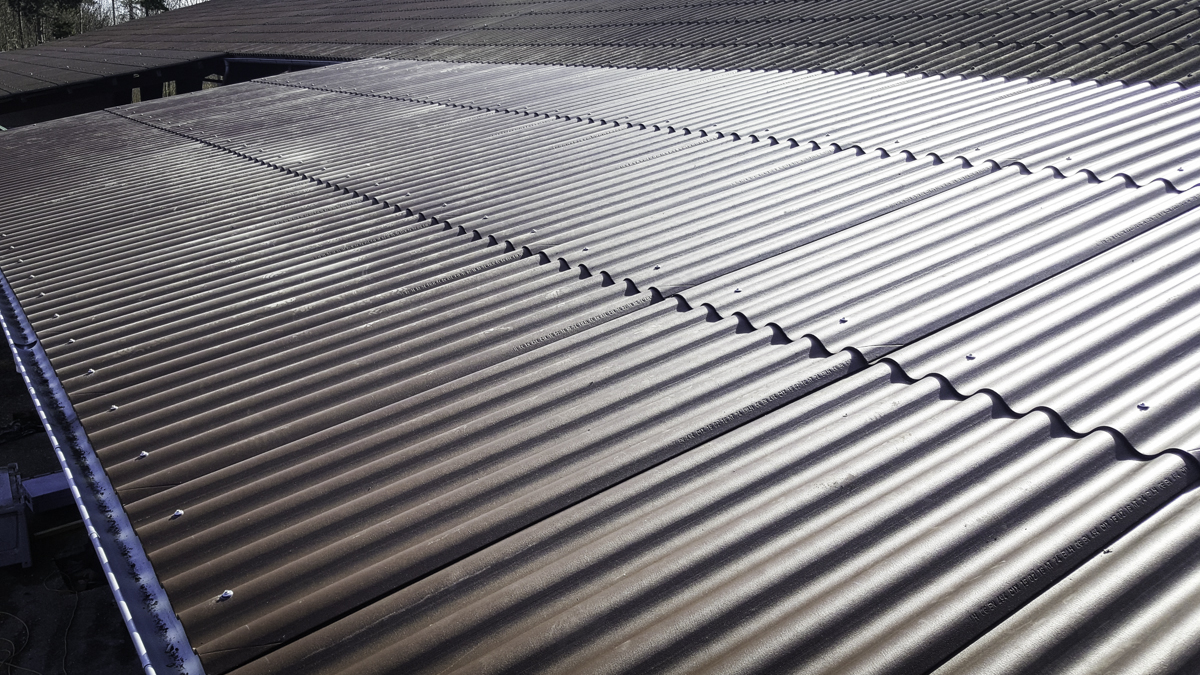 Brantner Hallenbau bietet nicht isolierte Dachverkleidungen in Eigenregie an.